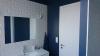 salle de bain murs bleu.jpg